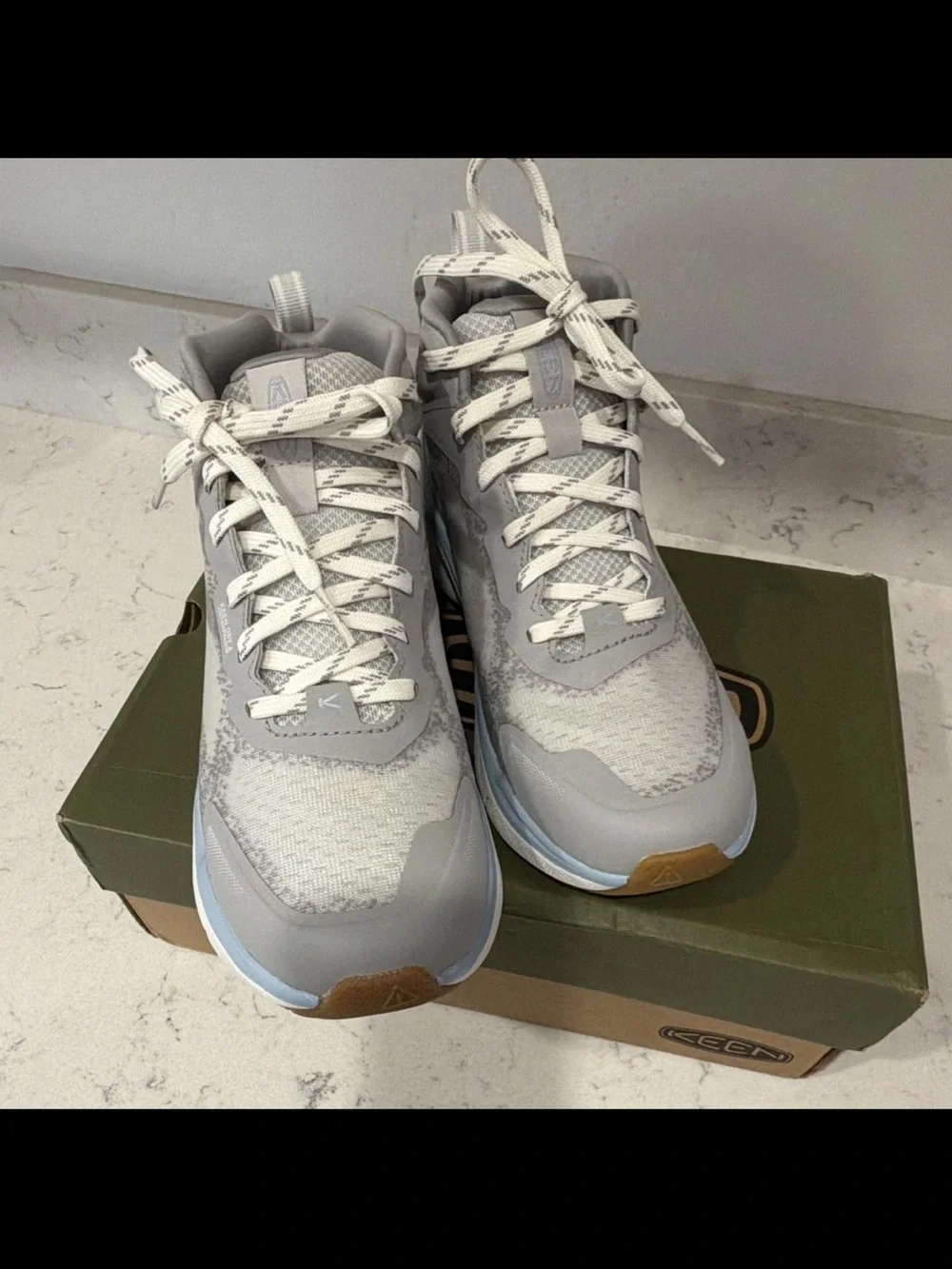 Keen light gray